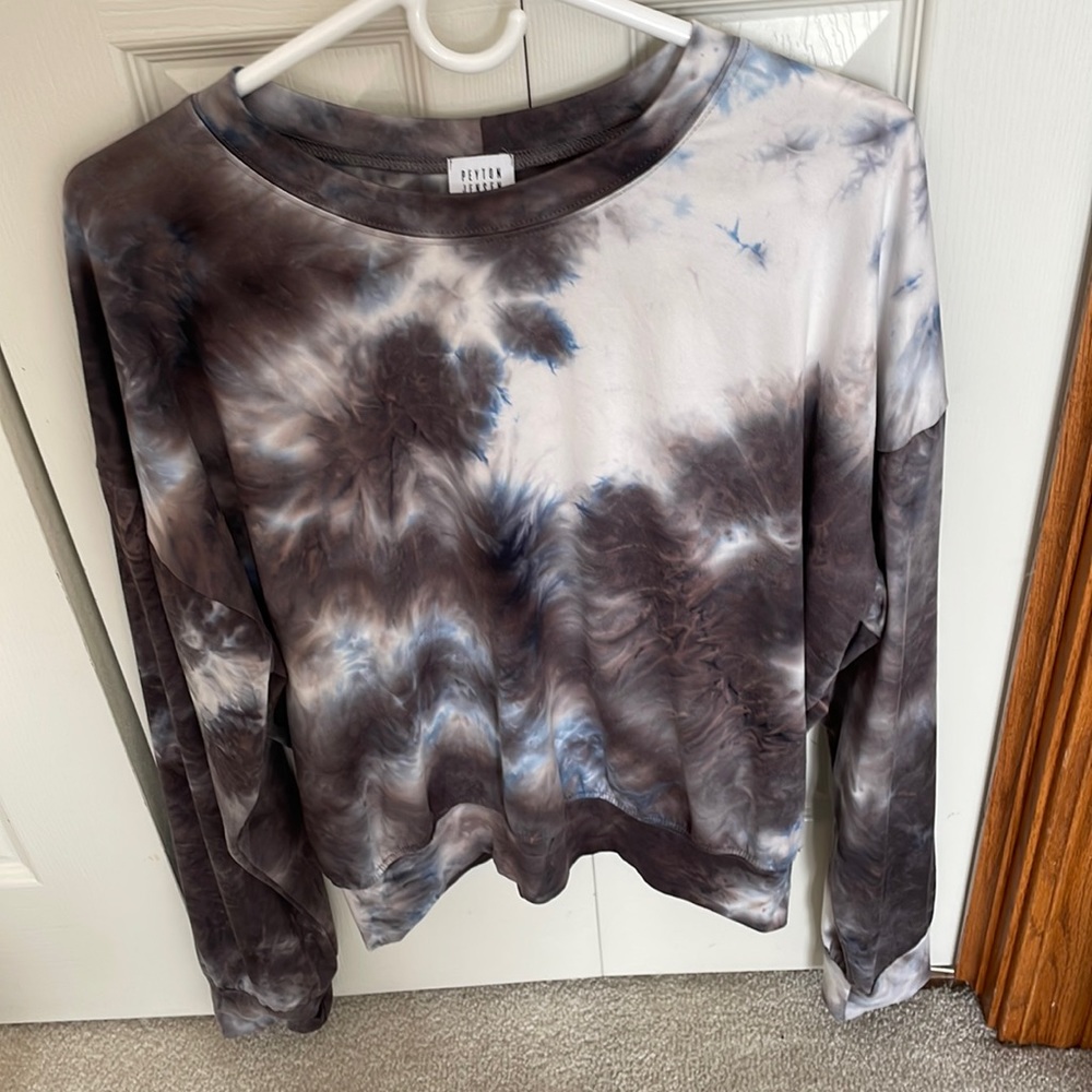 Long sleeve Peyton Jenson super soft sweatshirt.